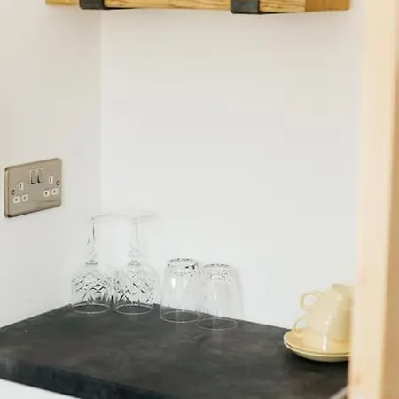 Carmen Eco-pod / Treehouse, Close To Cabot Circus Apartament