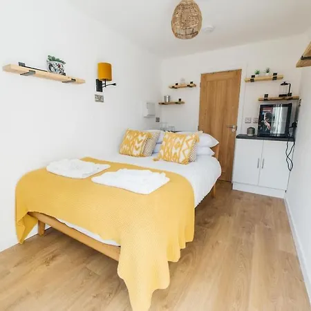 Carmen Eco-pod / Treehouse, Close To Cabot Circus * Bristol