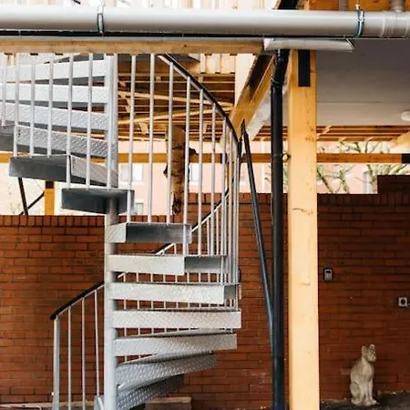 Carmen Eco-pod / Treehouse, Close To Cabot Circus Bristol