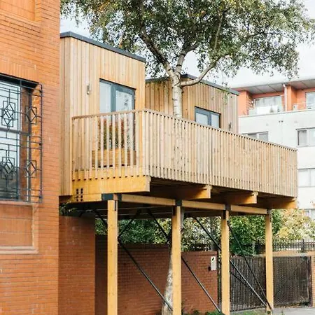 Carmen Eco-pod / Treehouse, Close To Cabot Circus