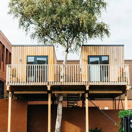 Apartment Carmen Eco-pod / Treehouse, Close To Cabot Circus *