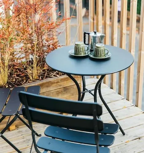 Carmen Eco-pod / Treehouse, Close To Cabot Circus *