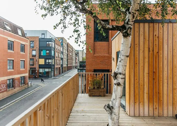 Apartament Carmen Eco-pod / Treehouse, Close To Cabot Circus Bristol