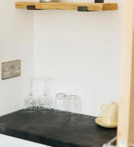 Carmen Eco-pod / Treehouse, Close To Cabot Circus Appartement