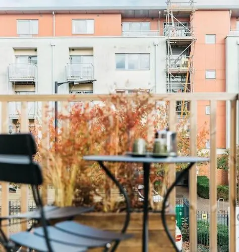 Apartament Carmen Eco-pod / Treehouse, Close To Cabot Circus