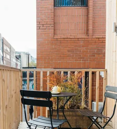 Appartement Carmen Eco-pod / Treehouse, Close To Cabot Circus Bristol