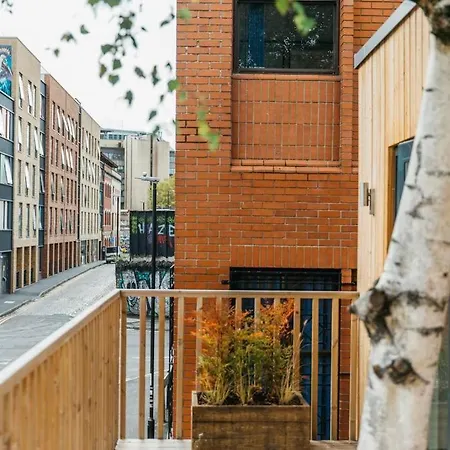 Carmen Eco-pod / Treehouse, Close To Cabot Circus Appartamento