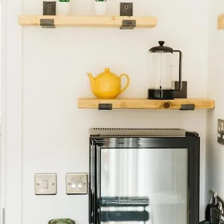 Carmen Eco-pod / Treehouse, Close To Cabot Circus * Bristol