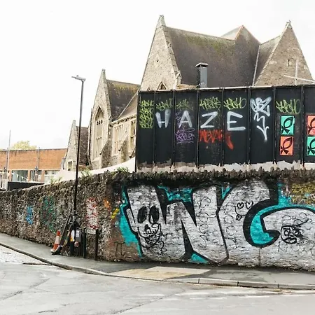 Carmen Eco-pod / Treehouse, Close To Cabot Circus * Bristol