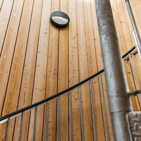 Carmen Eco-pod / Treehouse, Close To Cabot Circus Bristol