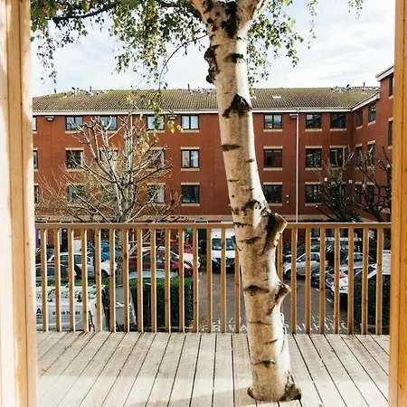 Carmen Eco-pod / Treehouse, Close To Cabot Circus Appartamento