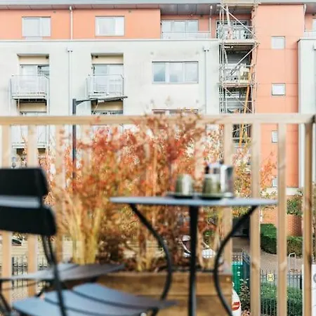 Appartamento Carmen Eco-pod / Treehouse, Close To Cabot Circus