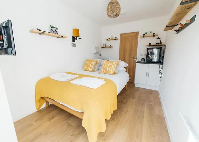 Carmen Eco-pod / Treehouse, Close To Cabot Circus * Bristol