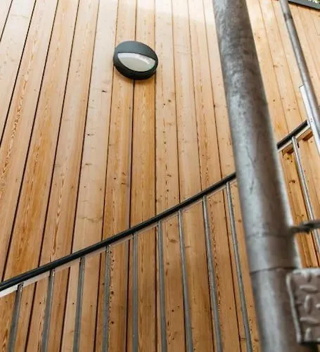 Carmen Eco-pod / Treehouse, Close To Cabot Circus Bristol