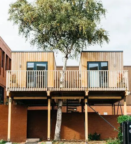 Appartamento Carmen Eco-pod / Treehouse, Close To Cabot Circus *